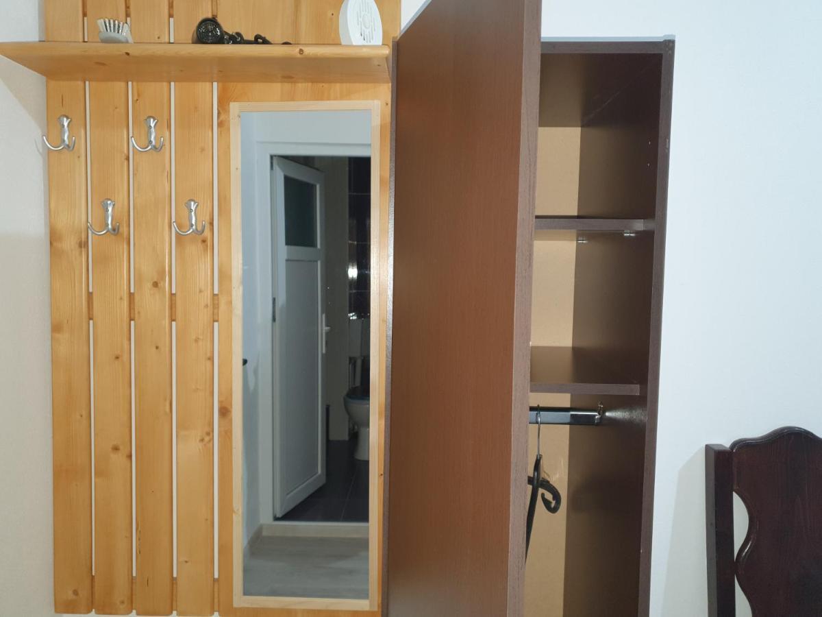 Pensiunea Ronicson Milostea Luaran gambar